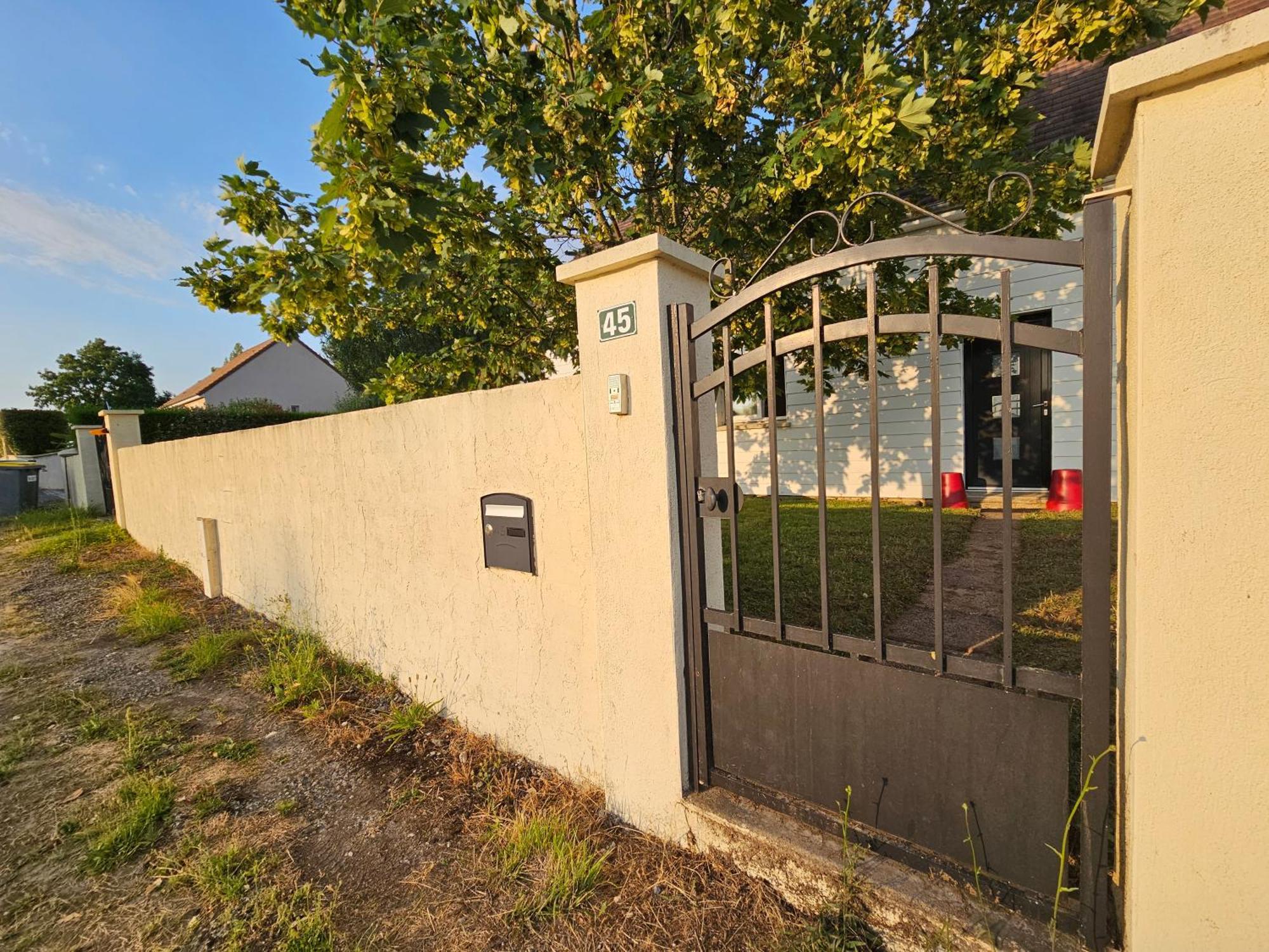 Comme A La Maison Monnaie エクステリア 写真